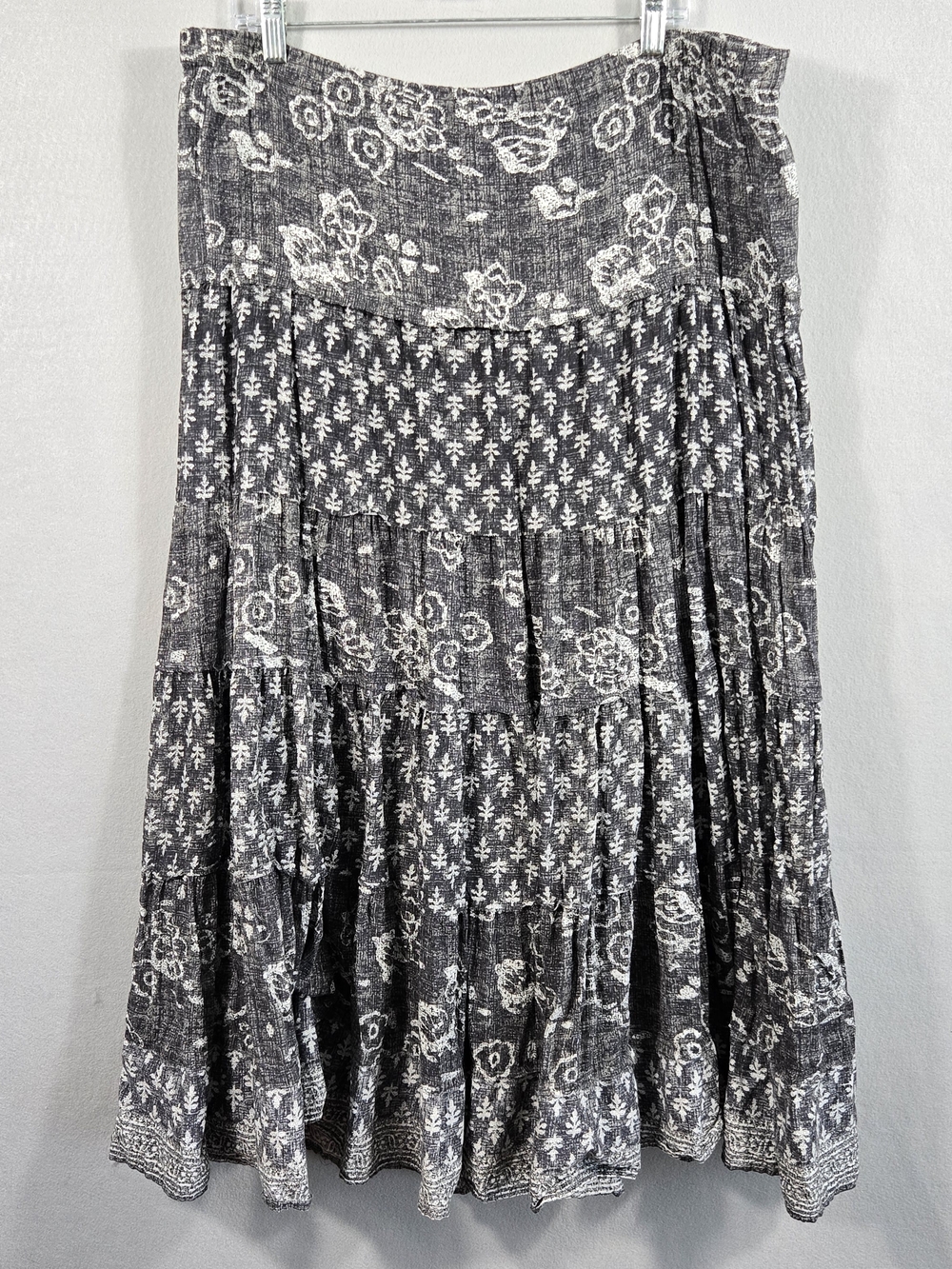 New Direction Boho Tiered Maxi Skirt Large Gray Floral - READ